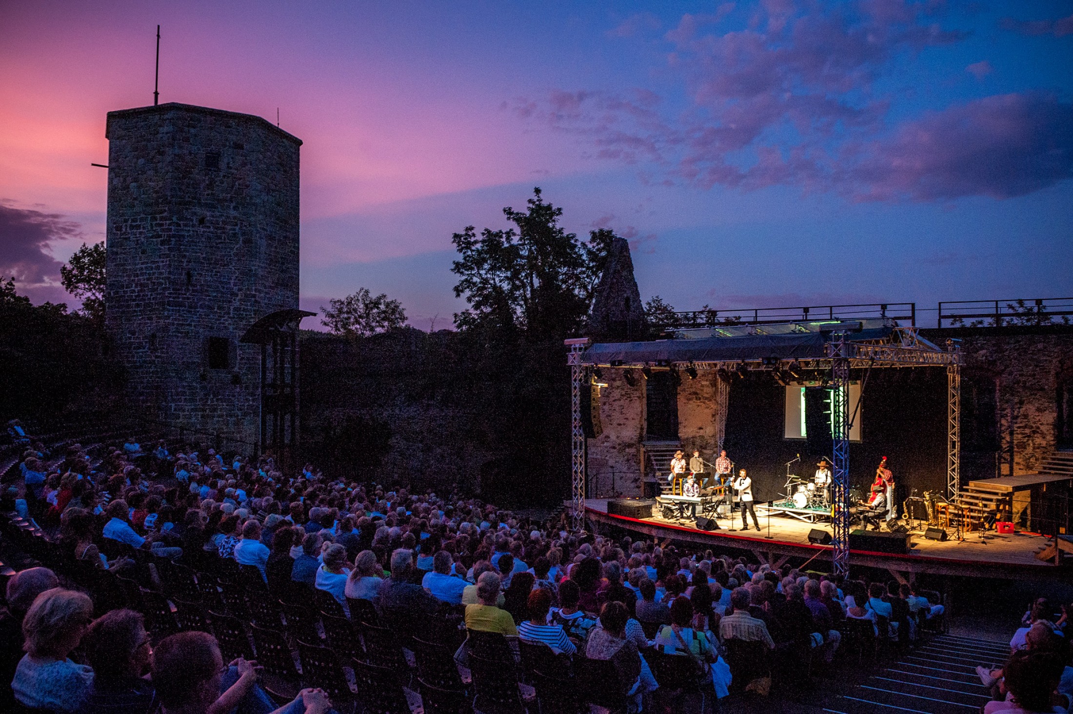 Elvis-Show
                                    auf der Burg Gars